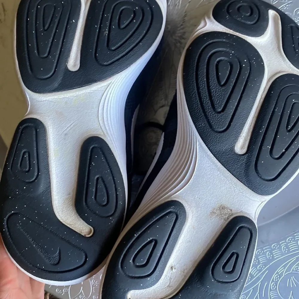 Nike Sneakers 👟 Y5 black & white